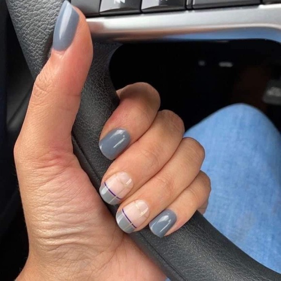 Red Aspen Deb Onair Short Square Nail Dashes Fake Press On Nails Manicure NIB - Picture 3 of 6